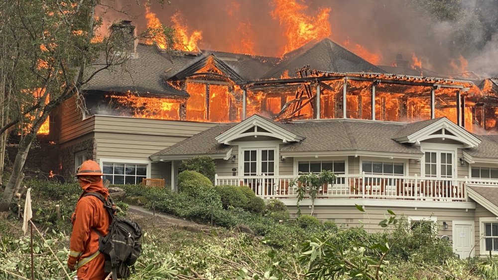 Restaurant at Meadowood burning in a 2020 wildfire