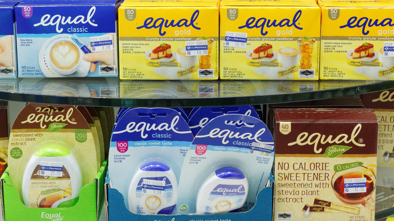 artificial sweeteners on a store rack