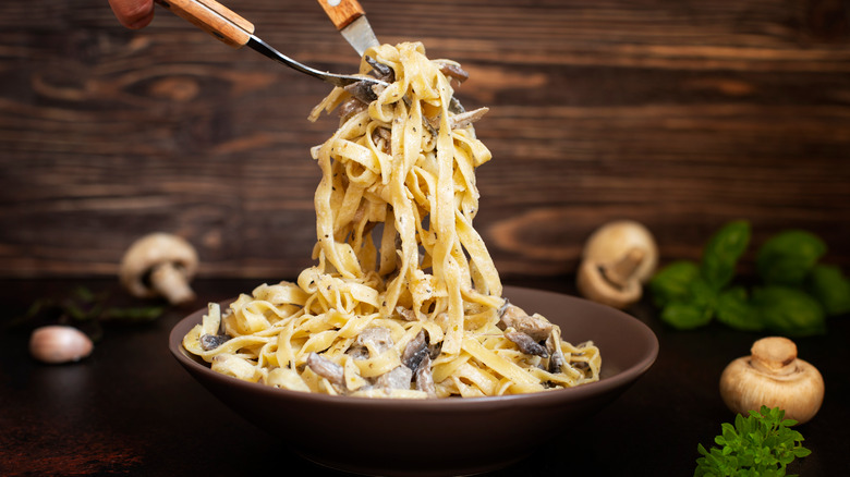 creamy fettuccine with mushrooms