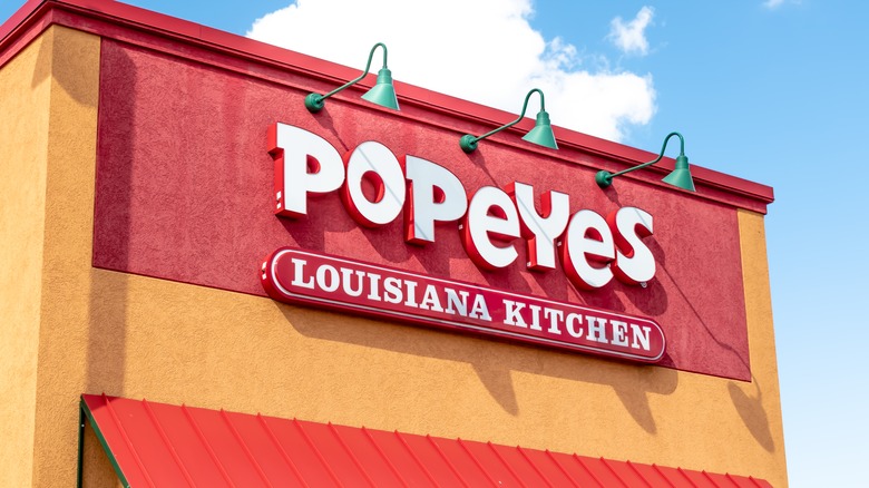 Popeyes restaurant exterior