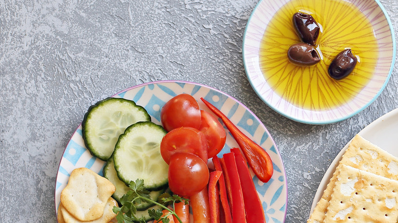 Crudite with olive oil and crackers