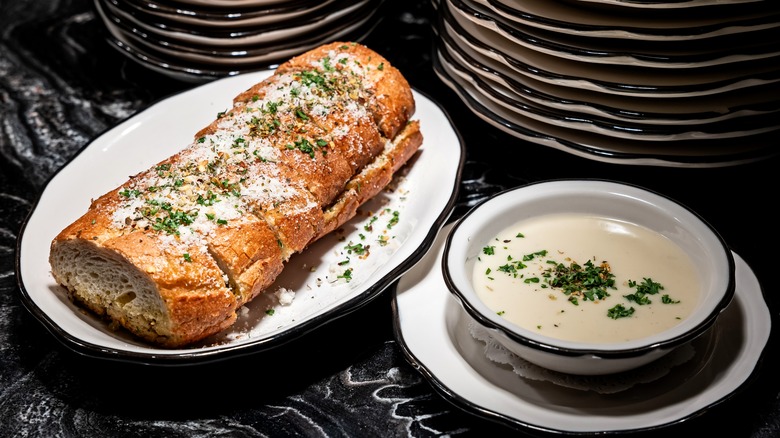 restaurant garlic bread