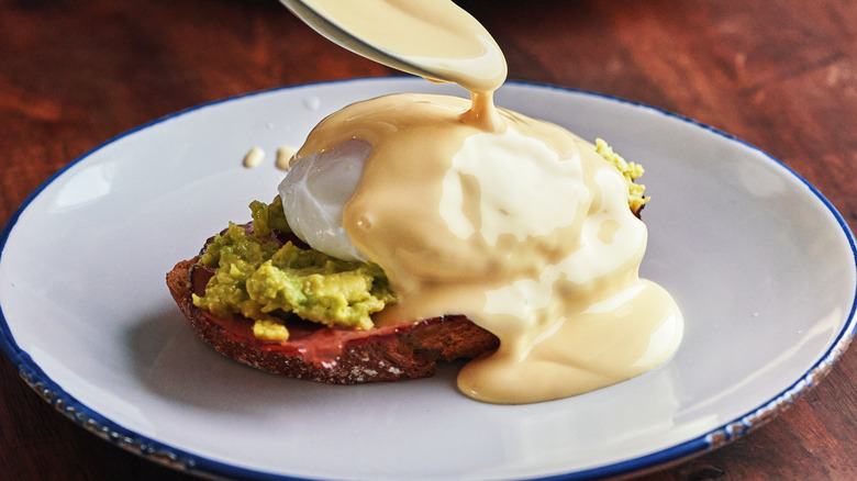 eggs benedict with hollandaise