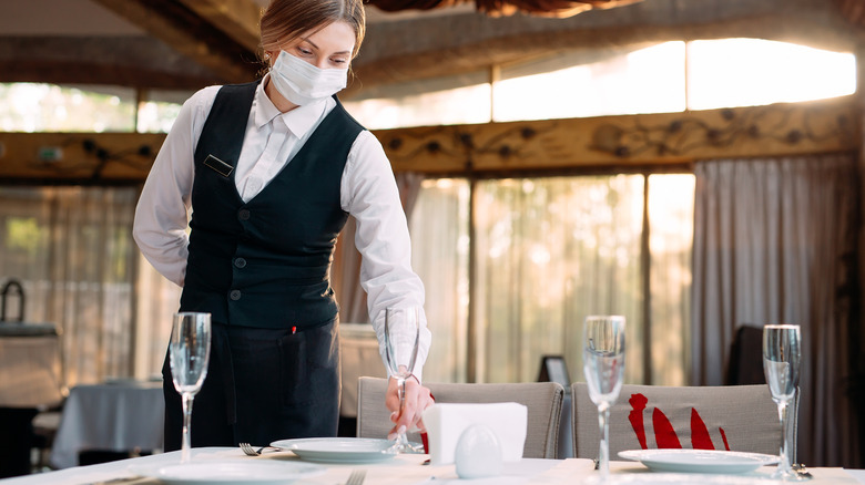 Setting a restaurant table