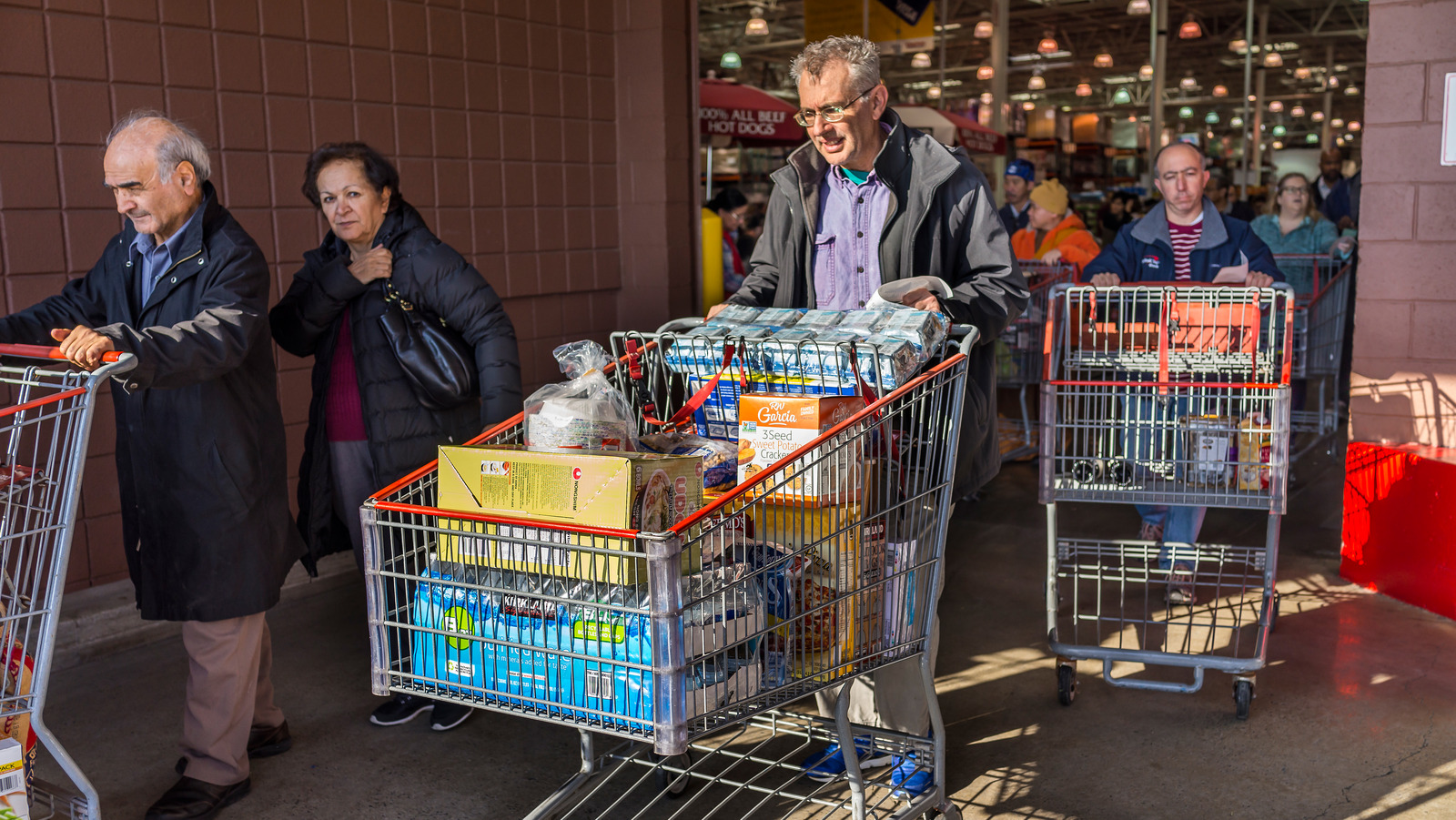 why-some-people-don-t-let-costco-employees-check-their-receipts