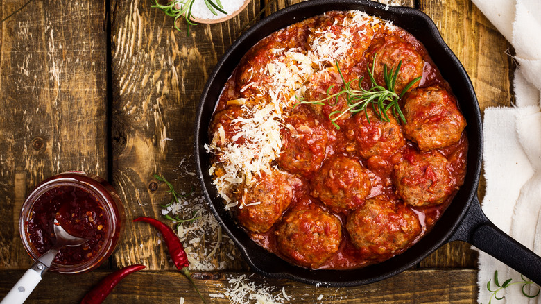 meatballs in tomato sauce