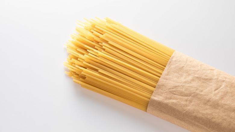 dried spaghetti