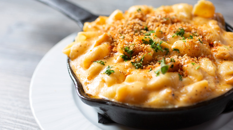 skillet with mac and cheese