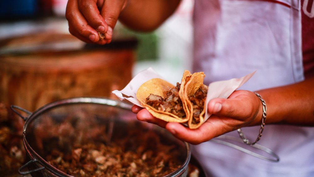 taco bell food cart in mexico