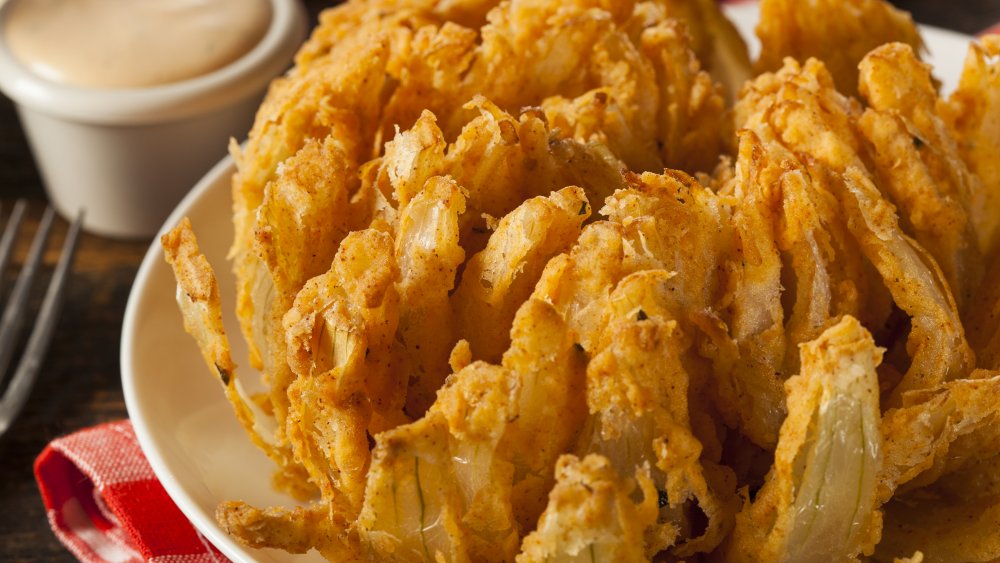 Bloomin onion with sauce