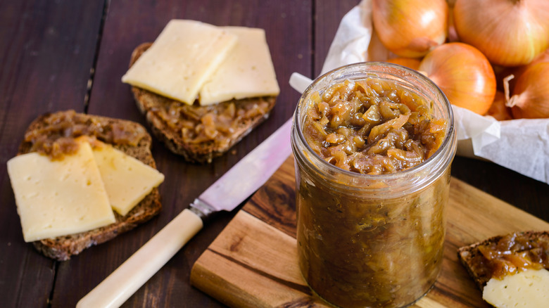 caramelized onions in a jar 