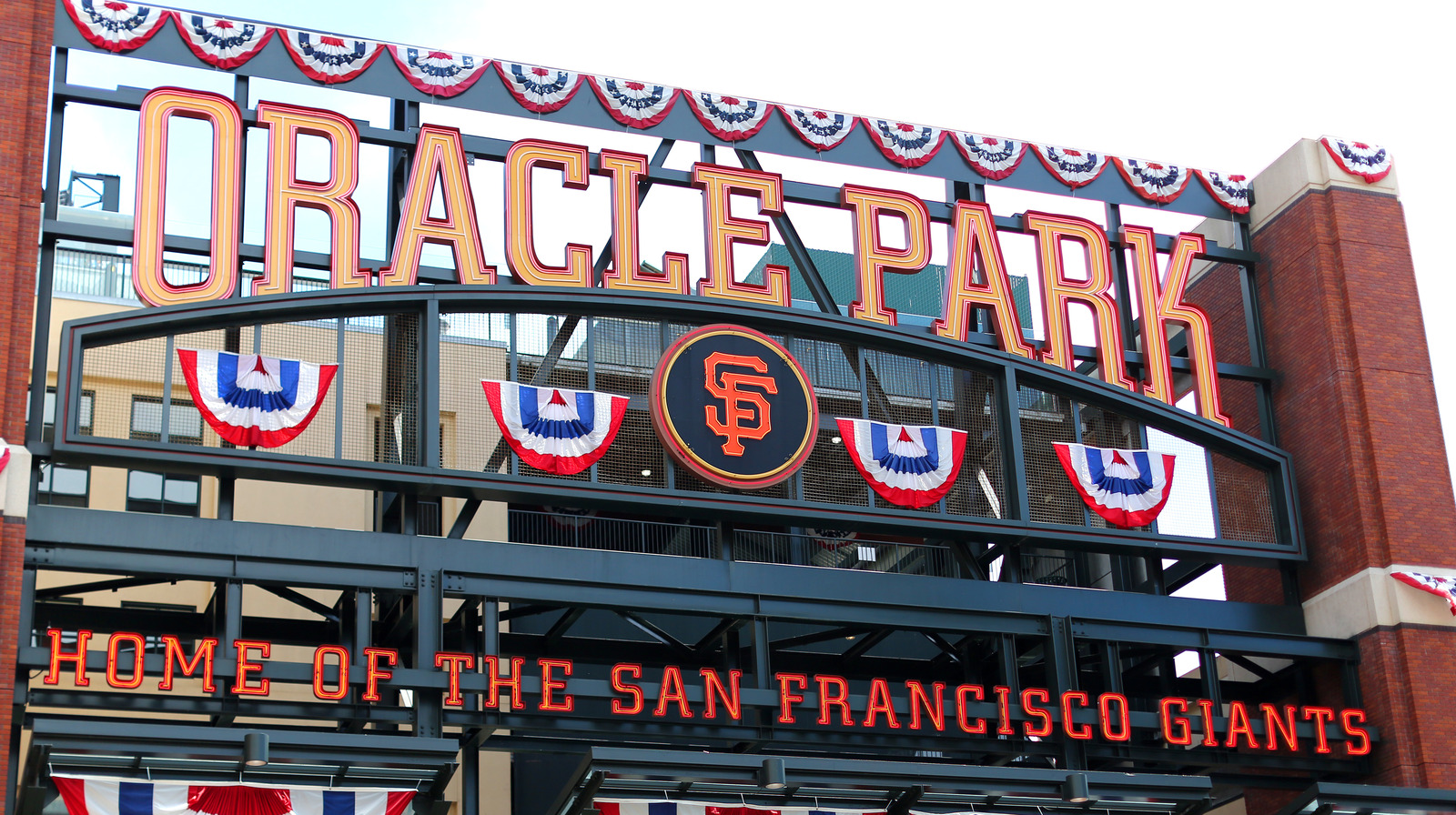 The Premium Experience at Oracle Park: A Look at the San Francisco