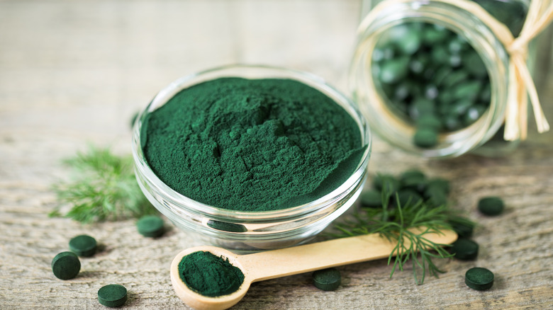 Spirulina powder in bowl and spoon