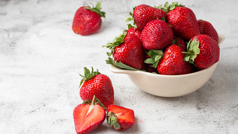 A bowl of strawberries