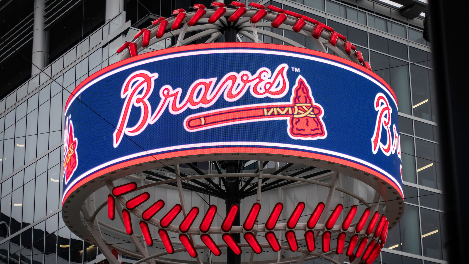 Braves World Series ring comes with $25,000 burger