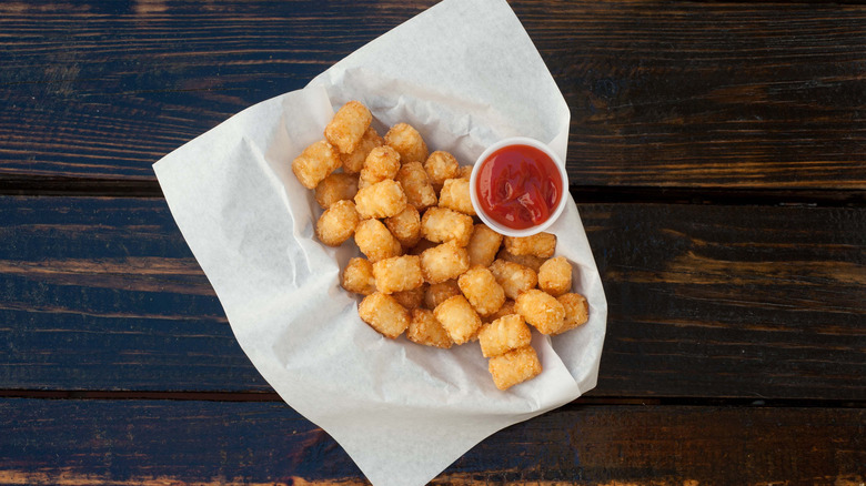 Tater tots with ketchup 