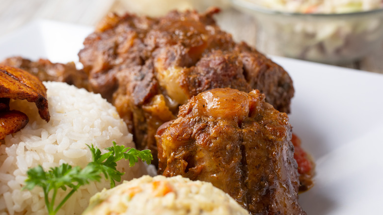 Oxtail cuts with rice