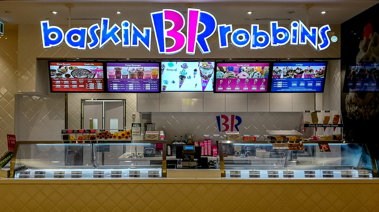 Baskin Robbins store front