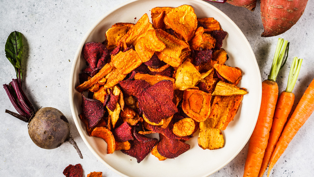 Veggie chips with whole veggies