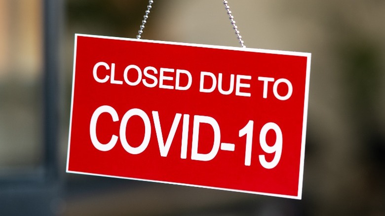 closed due to COVID-19 sign