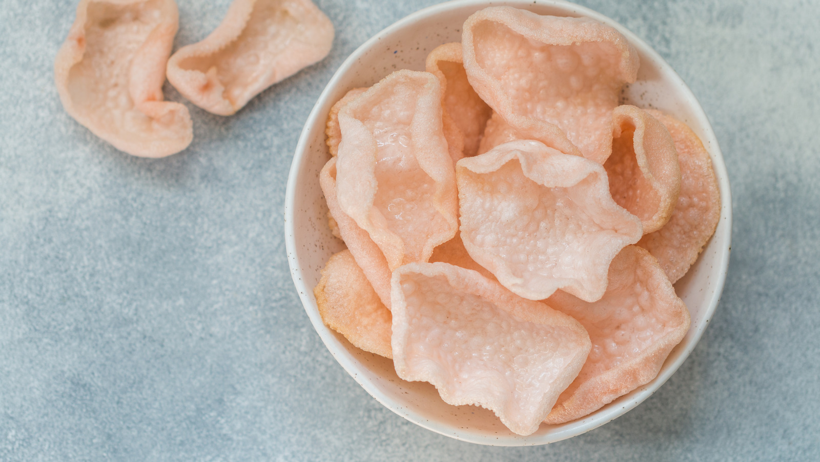 Why You Might Want To Avoid Prawn Crackers At Chinese Restaurants