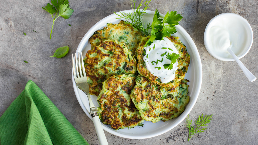 Zucchini fritters with yogurt sauce.