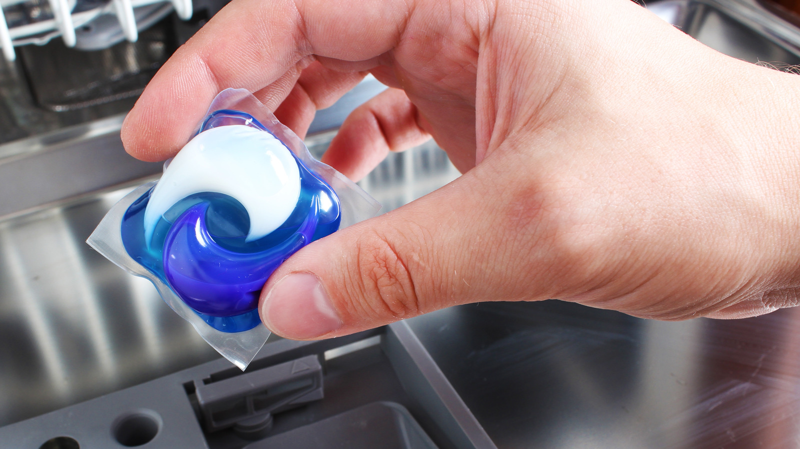 why-you-should-be-using-your-favorite-dishwasher-pods-to-clean-the