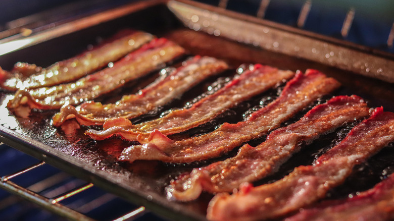 Bacon lying flat on baking tray in oven