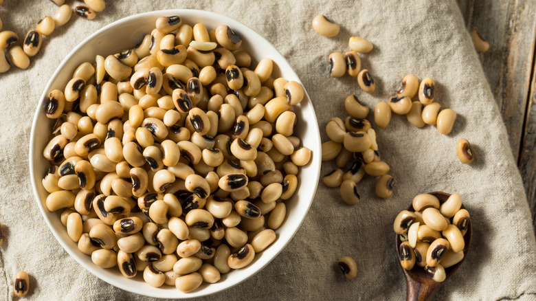 Black eyed peas in bowl and spoon