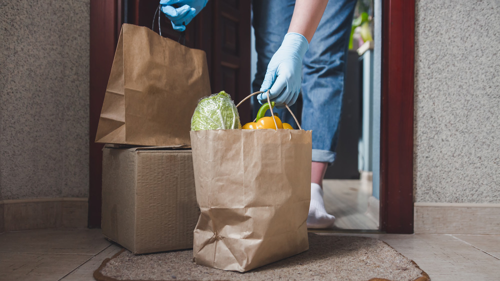 Contactless grocery delivery