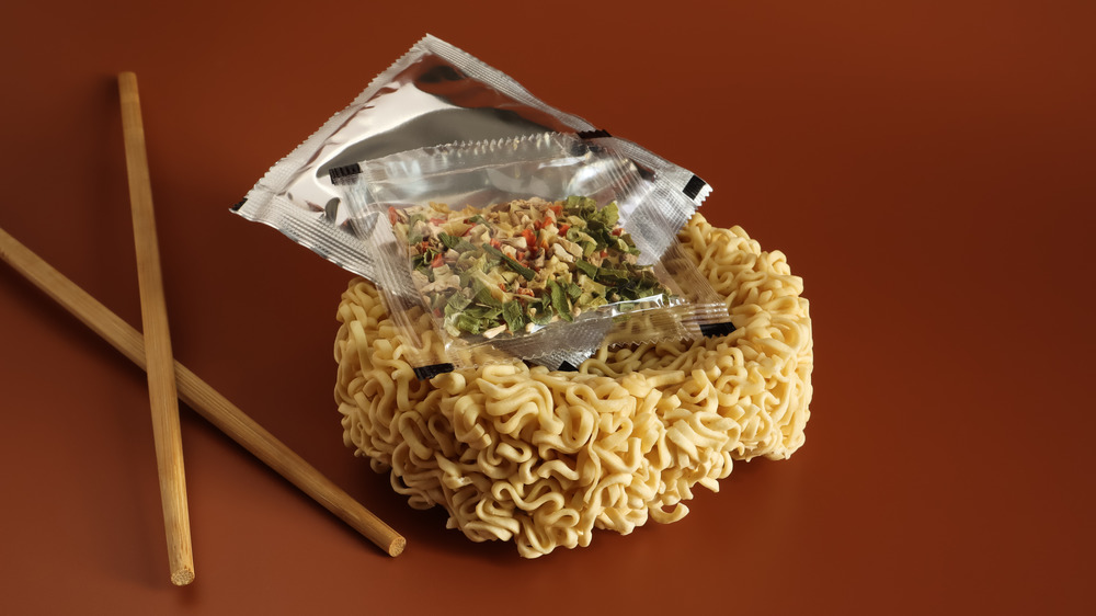 Instant ramen with seasonings