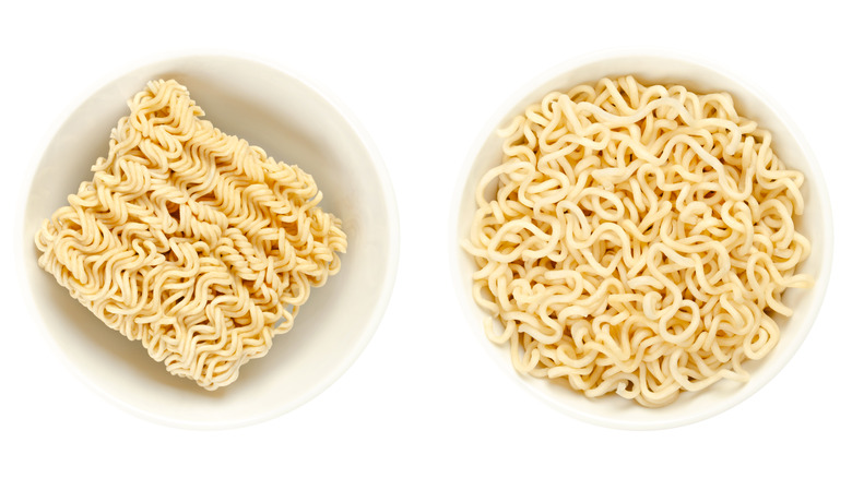 uncooked and cooked ramen noodles