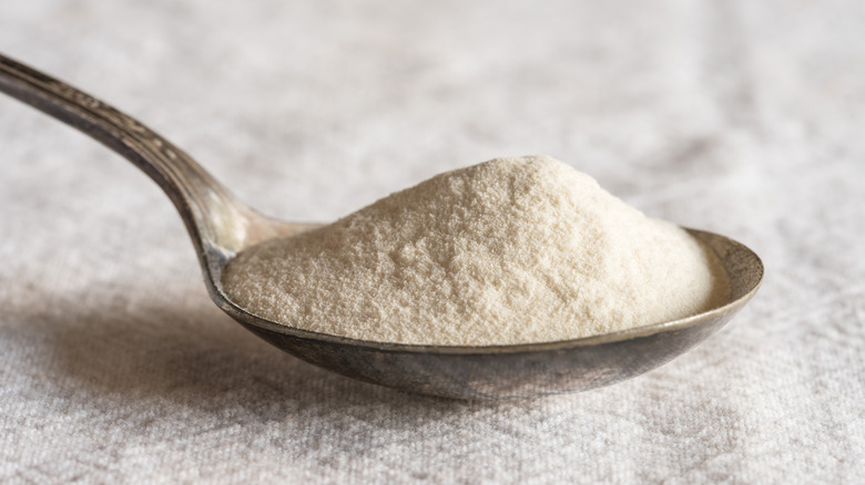 A spoon of xanthan gum