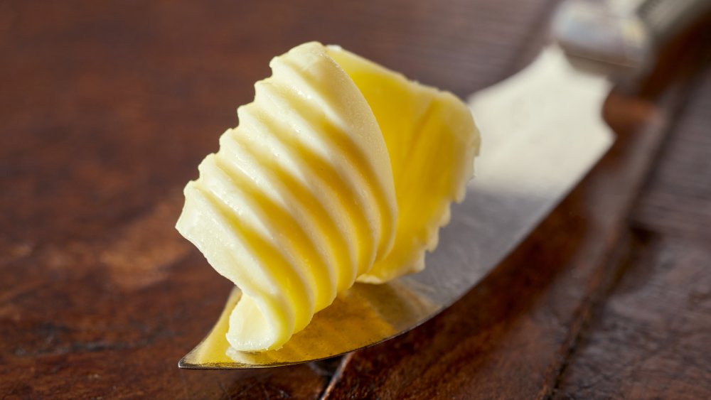 butter on knife