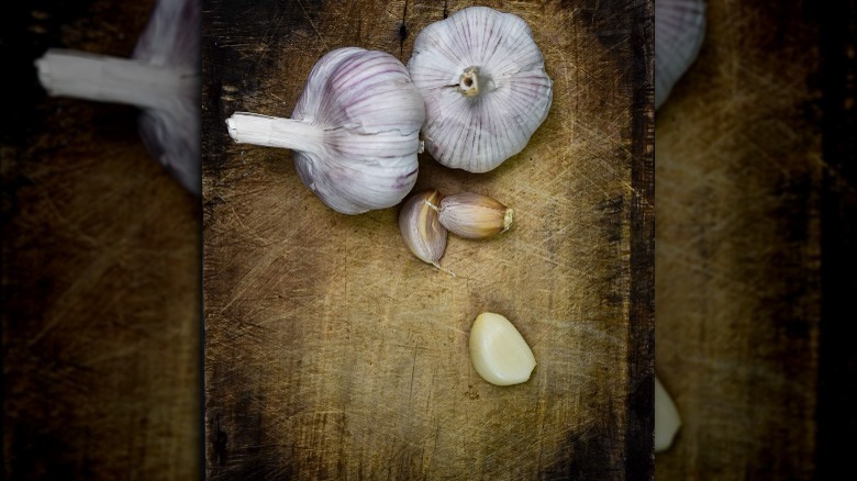 Garlic cloves and bulbs