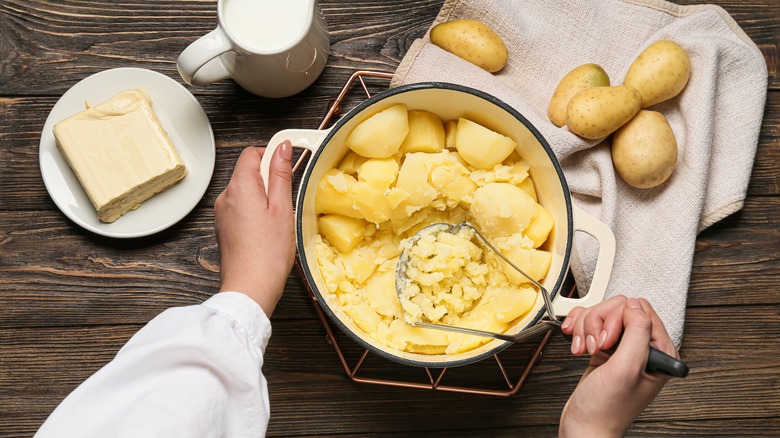 bowl of plain mashed potatoes