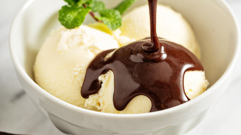 Vanilla ice cream with hot fudge