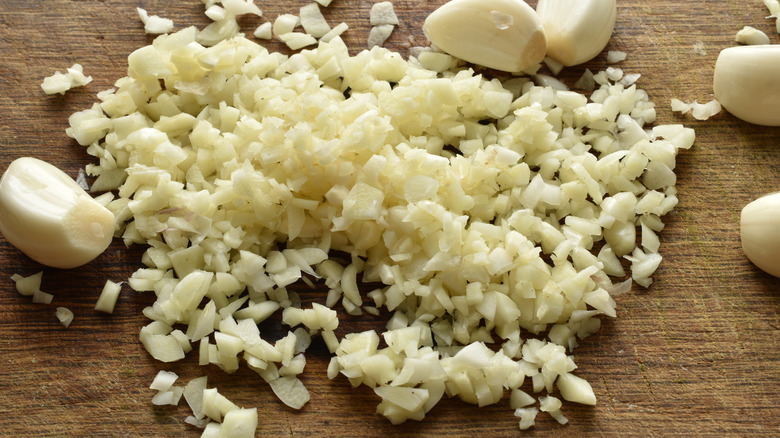 chopped garlic