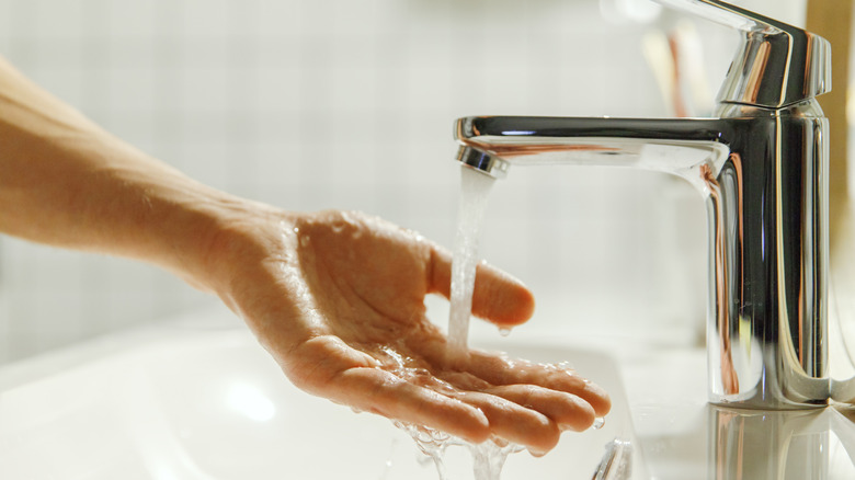 hand under running water