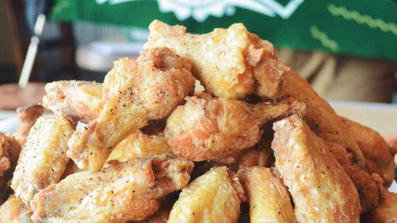 Pile of Wingstop wings