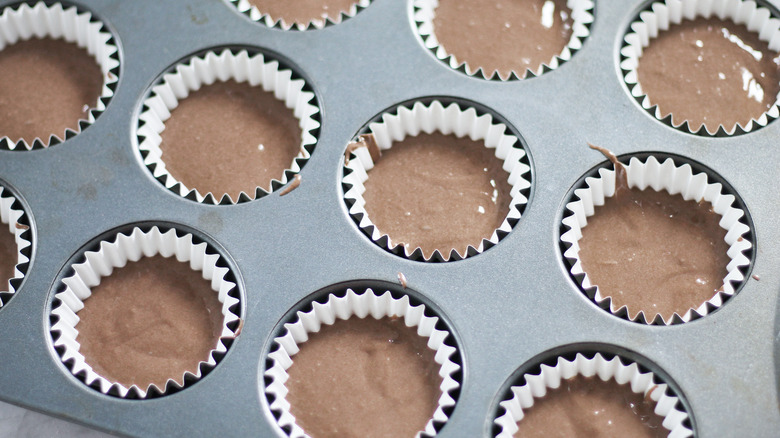 cupcakes batter in tin