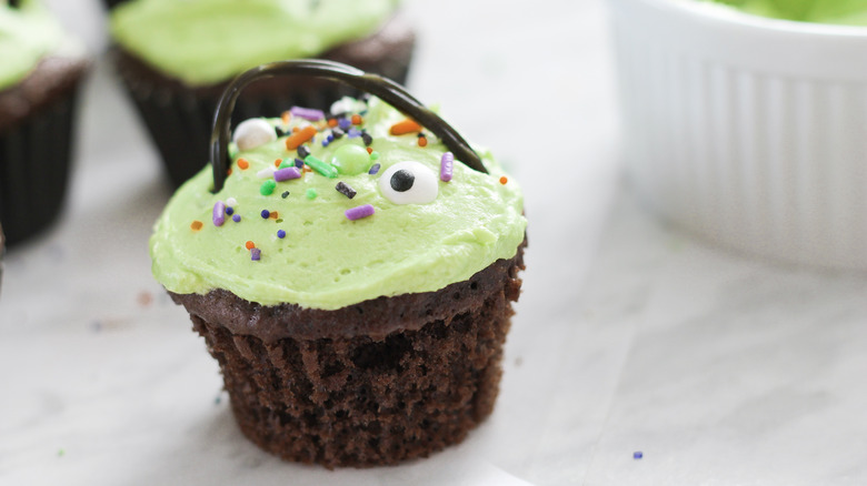 witch cauldron cupcake