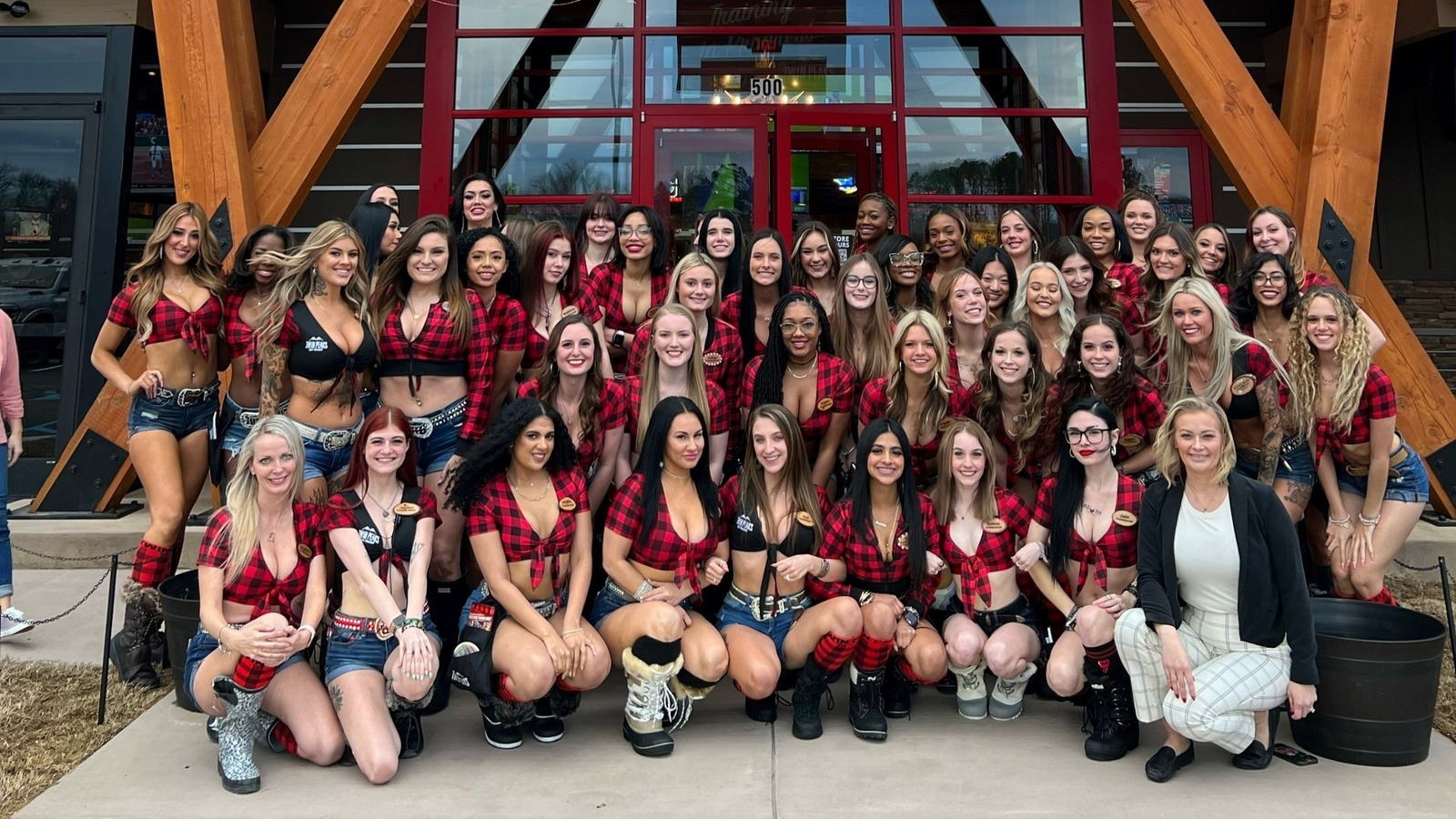 Workers Reveal What It Is Really Like To Work At Twin Peaks