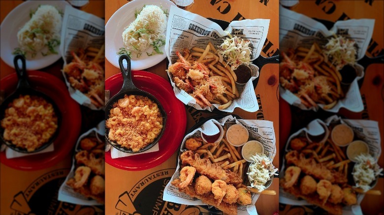 plates of Bubba Gump food