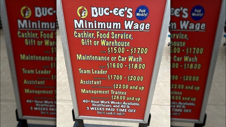 Buc-ee's minimum wage sign