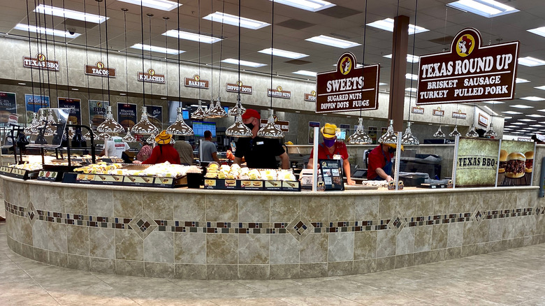 Buc-ee's store food prep station