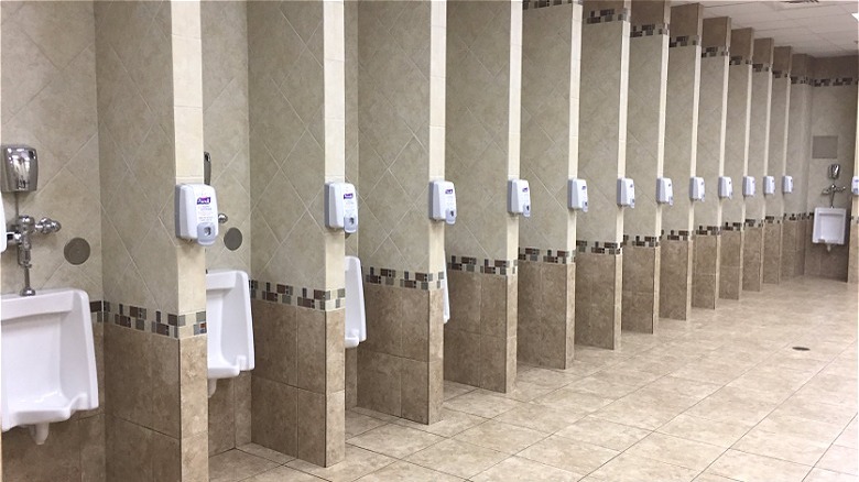 Buc-ee's bathroom urinals