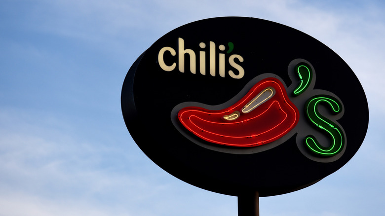 Chili's restaurant sign