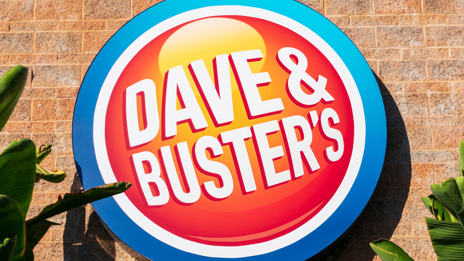 Workers Reveal What It s Really Like To Work At Dave Buster s