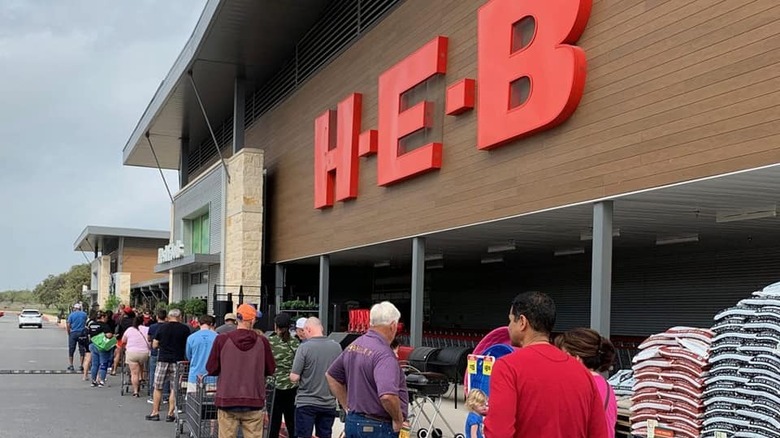 long line outside HEB